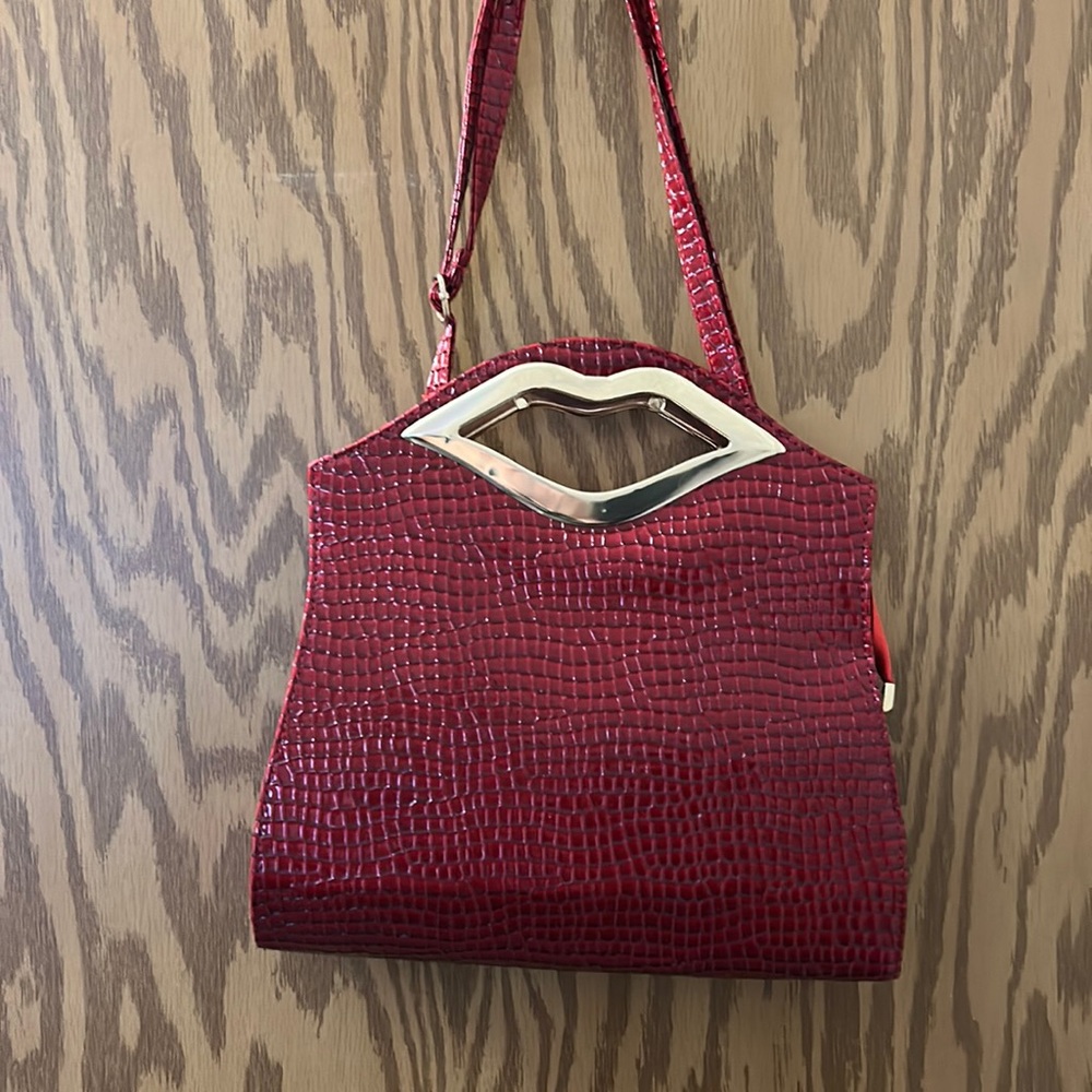 Red Lips Crocodile Style Purse